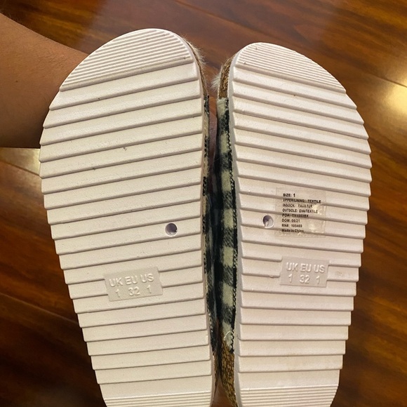 Olivia Miller Black and White Plaid Girls Slippers Sandals size 1 New in Box - Picture 5 of 11